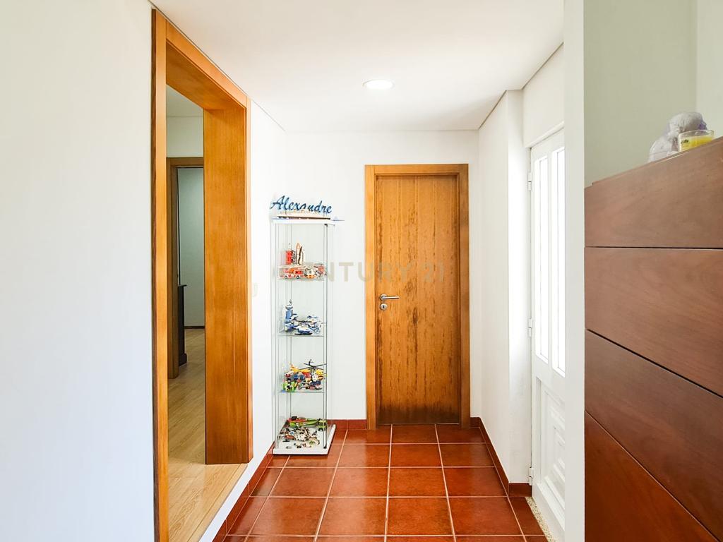 MORADIA INDEPENDENTE T3 COM GARAGEM FECHADA, ARRUMO E LOGRADOURO - Image 19