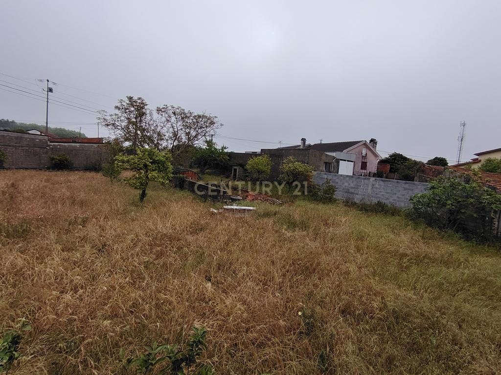 Lote com Viabilidade de Construção — Total 451 m² - Image 8