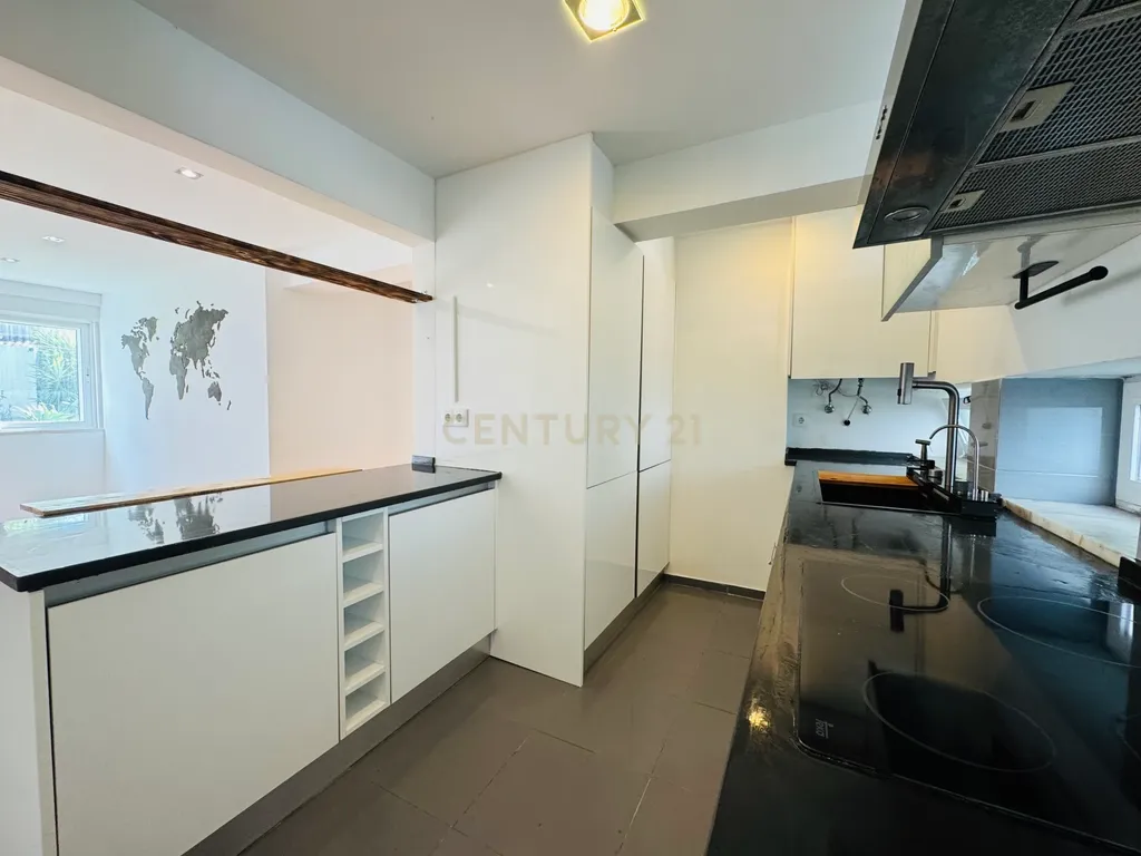 APARTAMENTO T3 REMODELADO NA ENCARNAÇÃO - Image 2