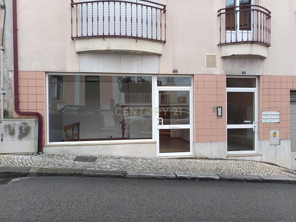 Loja comercial na Rua Antonio José de Almeida em Celas, Coimbra - Image 1
