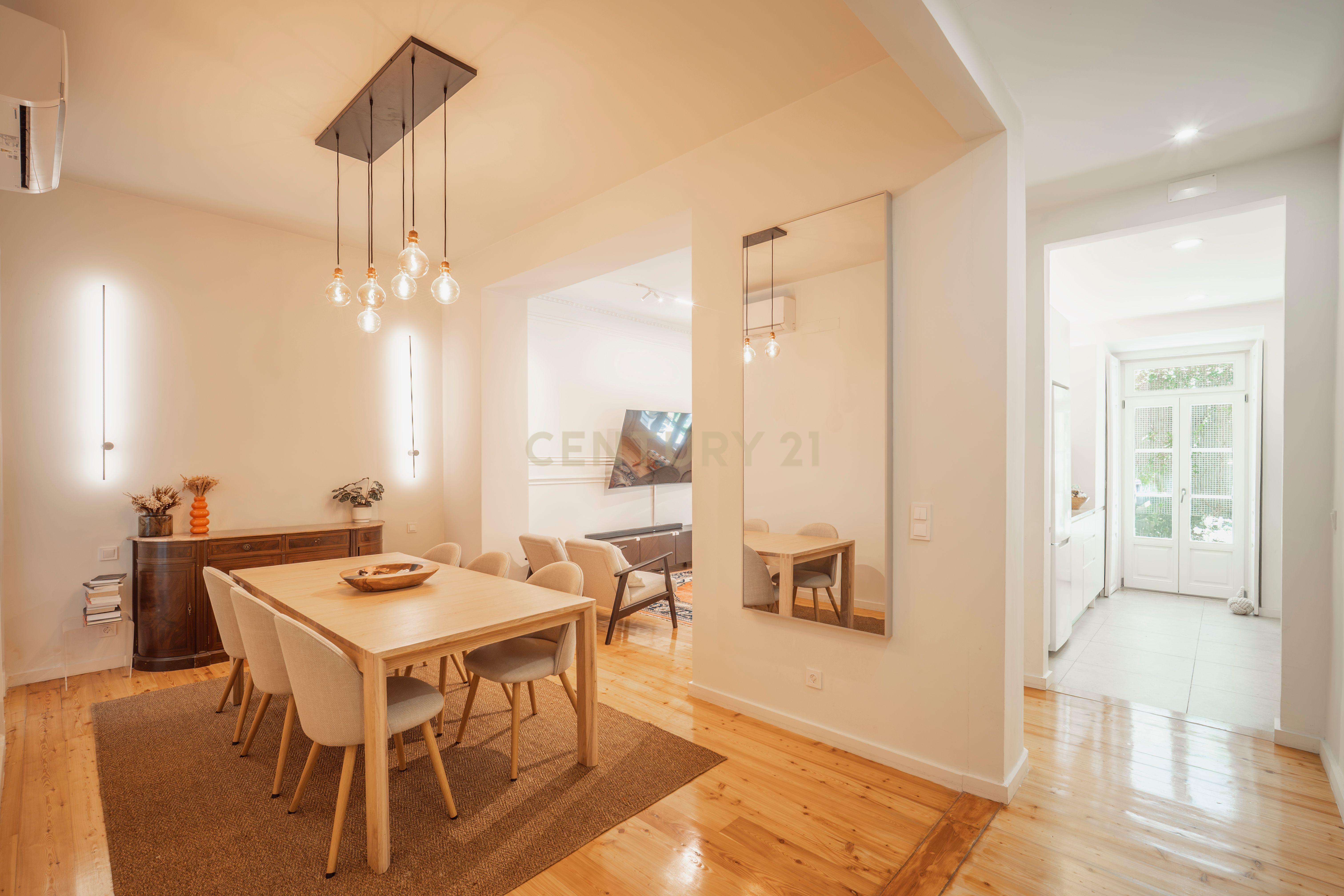 Fotografia 11 de Apartamento Encantador com Jardim Privativo — Santo António, Lisboa