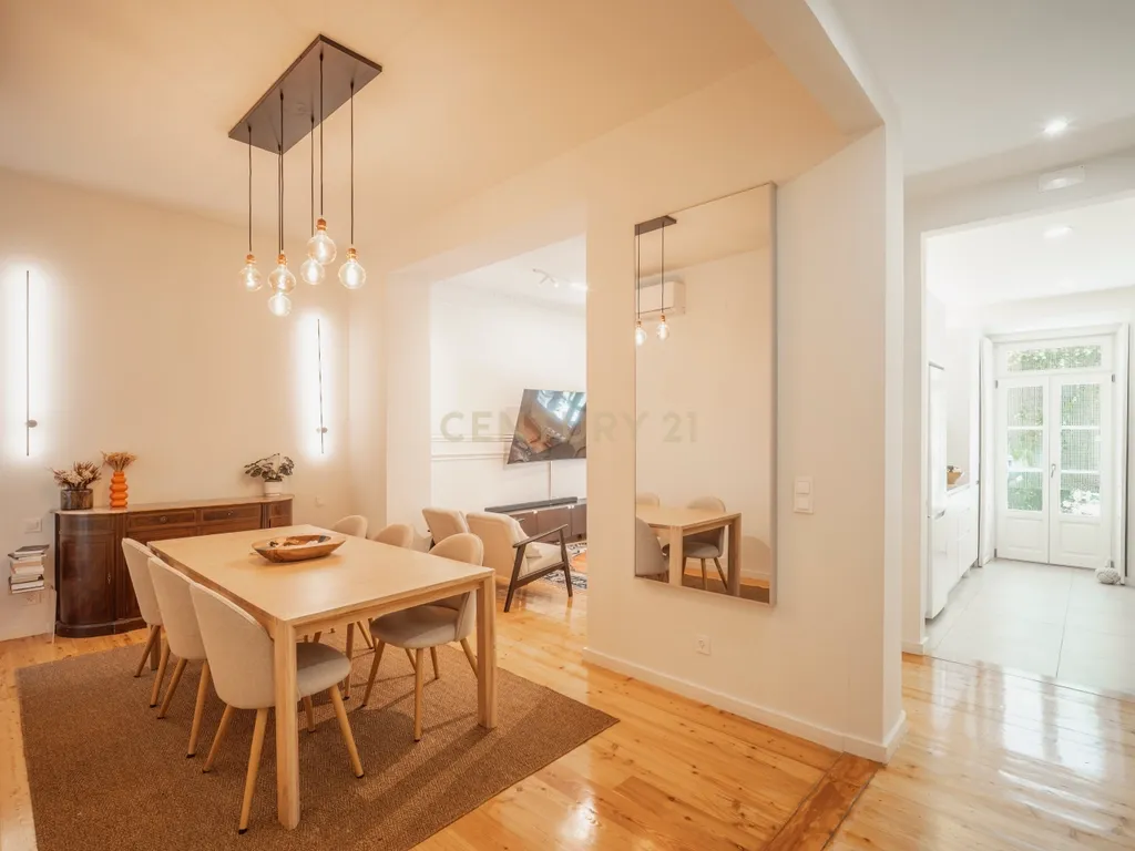 Apartamento Encantador com Jardim Privativo — Santo António, Lisboa - Image 11