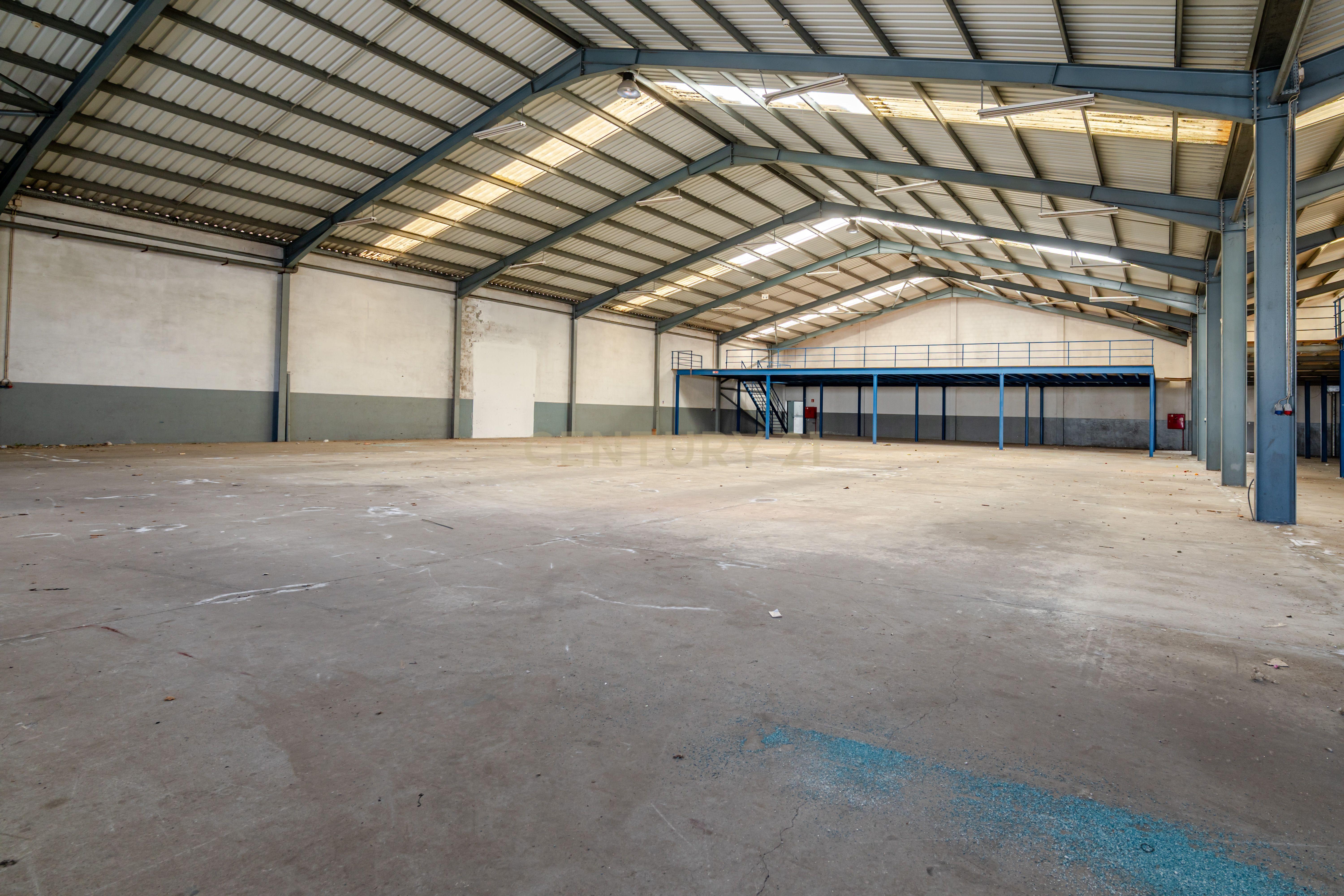 Fotografia 7 de Armazém Gaveto para arrendar em Grijó/Vila Nova de Gaia com 2.555 m² Zona Industrial com Acessos A1 e A29