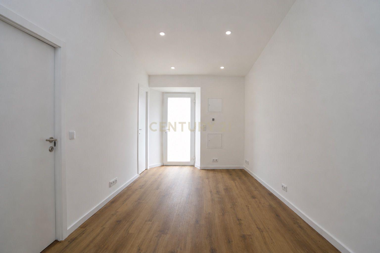Fotografia 8 de Moradia totalmente remodelada em Santa Cruz- Póvoa de Penafirme – A 5 minutos das Praias!