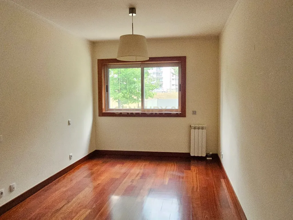 Apartamento T2 com varanda, garagem - Condomínio Fechado de referência Brandinhães, Cidade da Maia - Image 19