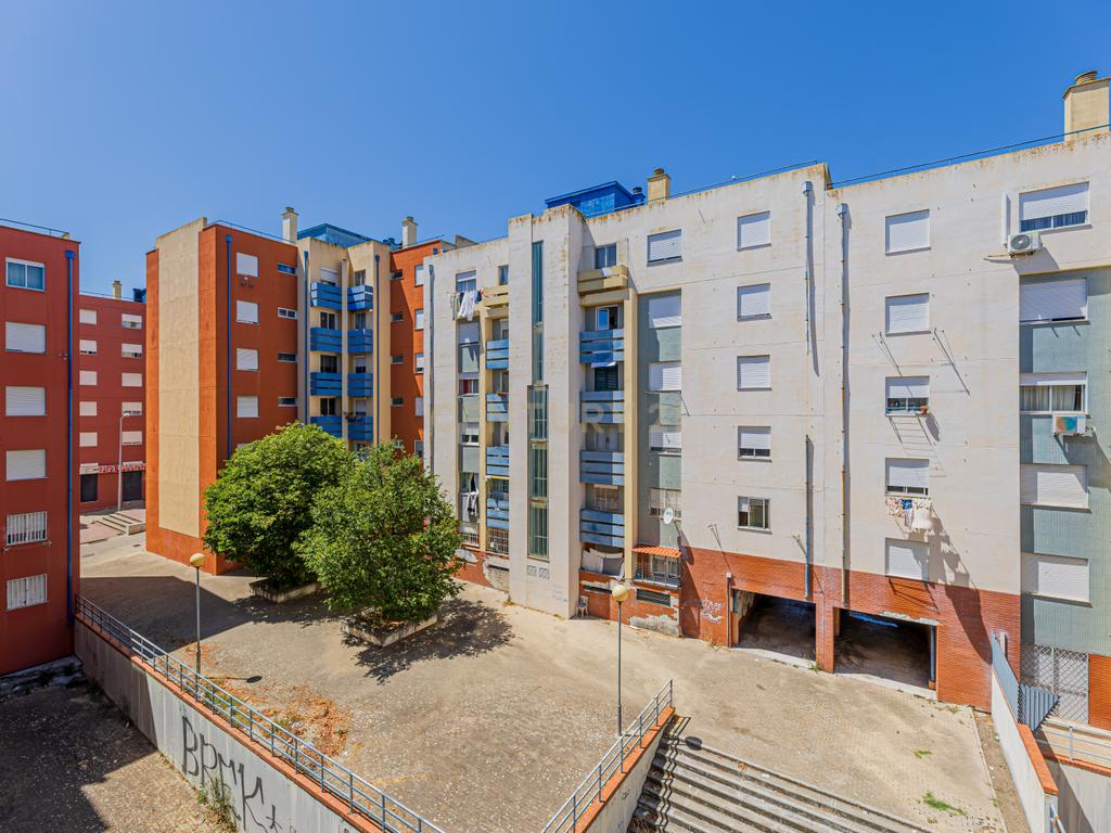 Apartamento T2 Remodelado Monte da Caparica - Image 28