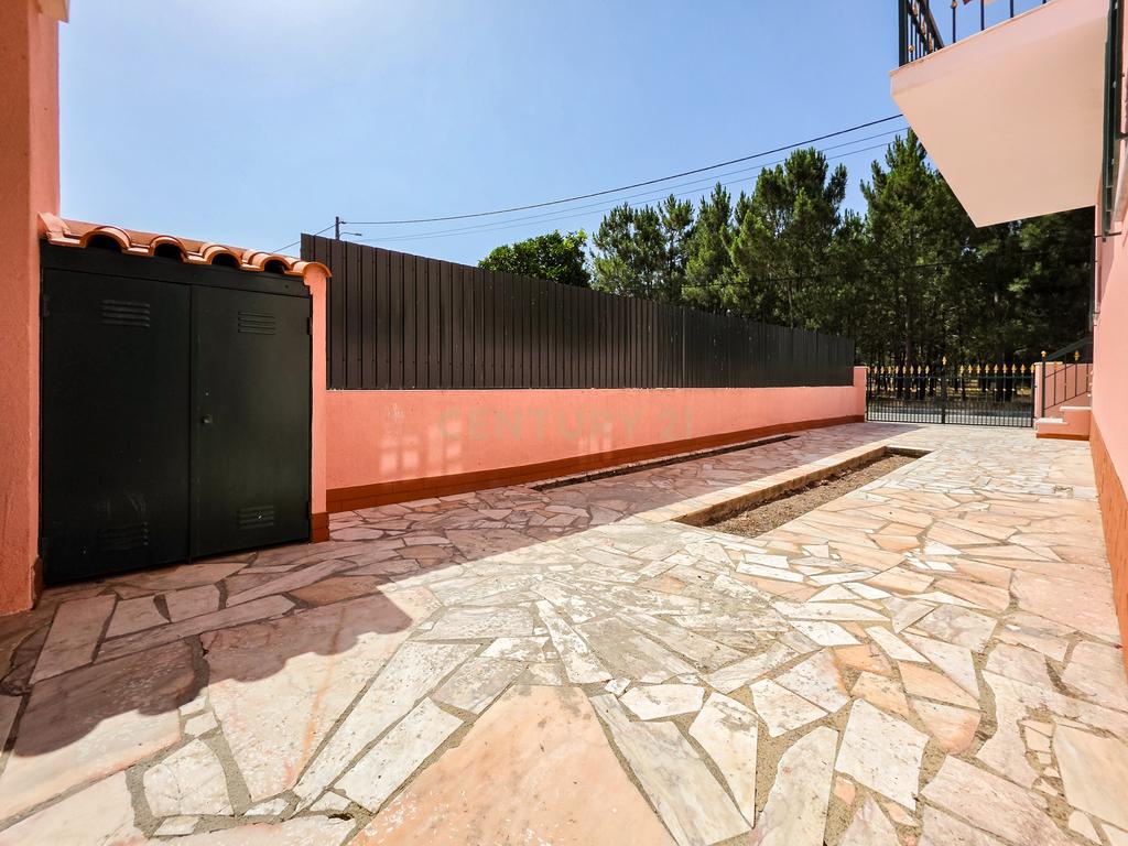 Moradia T3 + Loja em Fernão Ferro, Seixal - Oportunidade Única! - Image 14