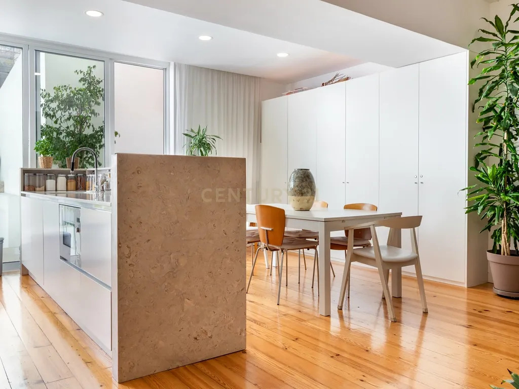 Extraordinário apartamento T3+1 com pátio exterior privado, junto ao Campo Pequeno, Lisboa. Em Venda! - Image 3