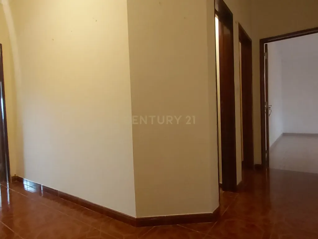 🌞 Apartamento T4 Luminoso com Excelentes Áreas e Garagem– Zona Premium de Beja - Image 4