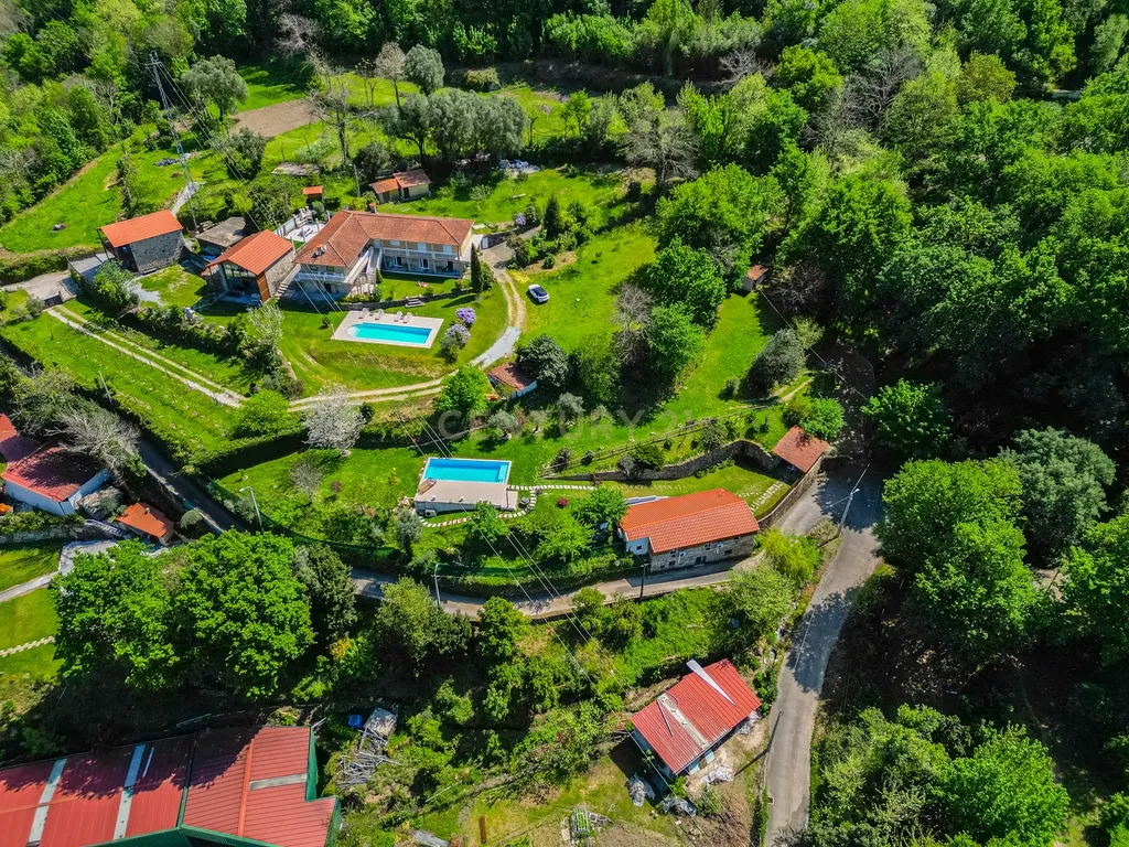 Um Refúgio no Gerês com 2 casas junto ao Rio - Image 17