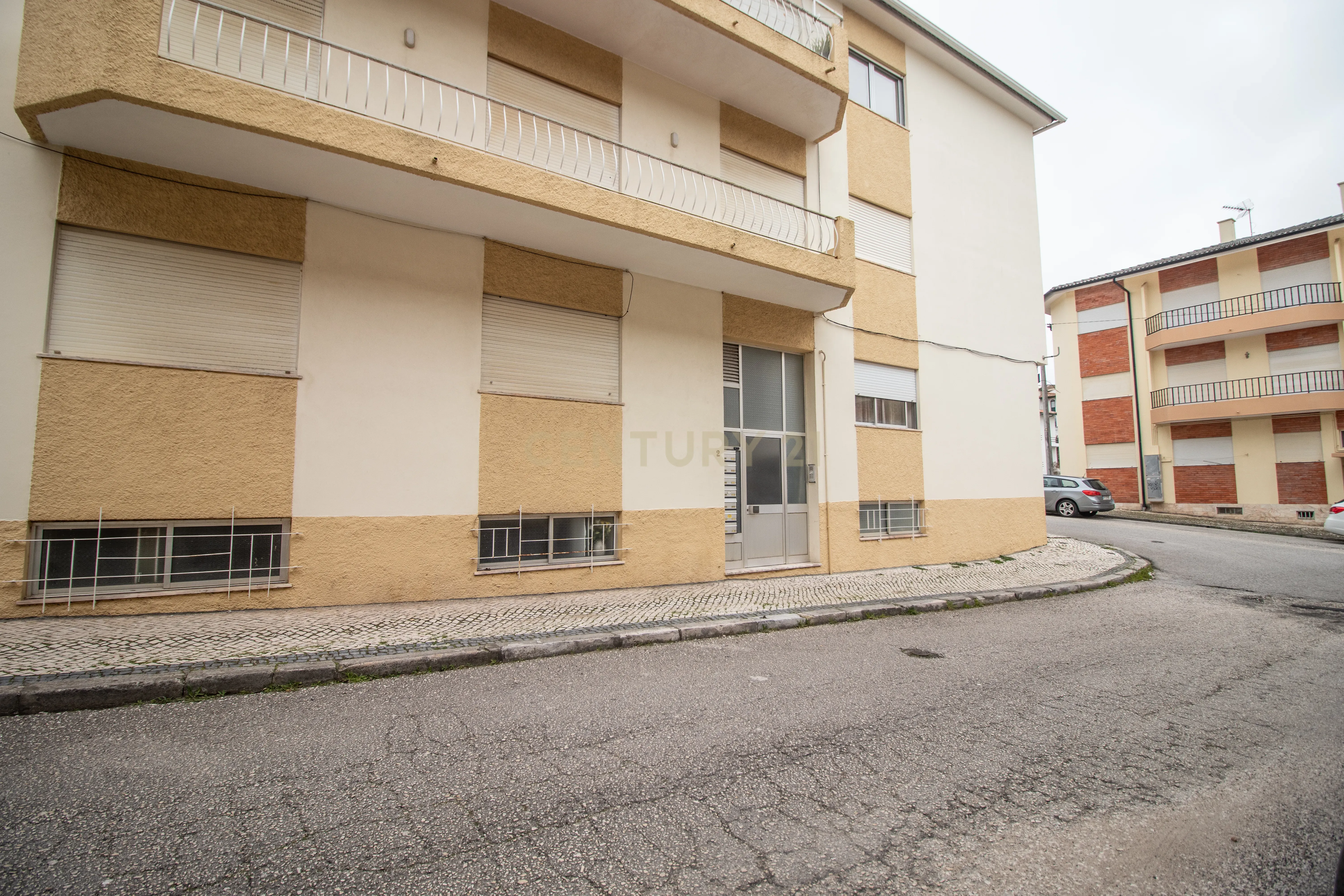 Fotografia 4 de Garagem com 98,5 m² em Buarcos – Espaço Independente e Privativo
