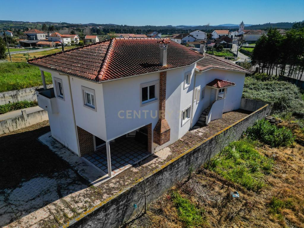 Moradia T3 isolada em Rua Neves, Borda do Campo, Paião. - Image 12