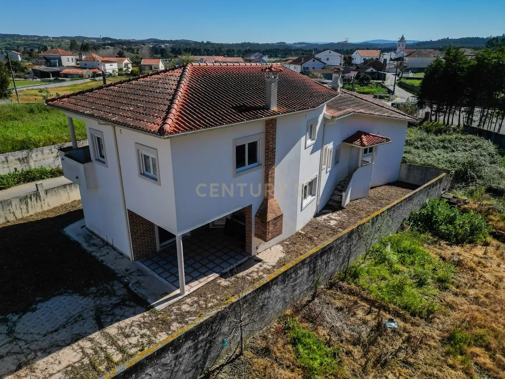 Moradia T3 isolada em Rua Neves, Borda do Campo, Paião. - Image 12