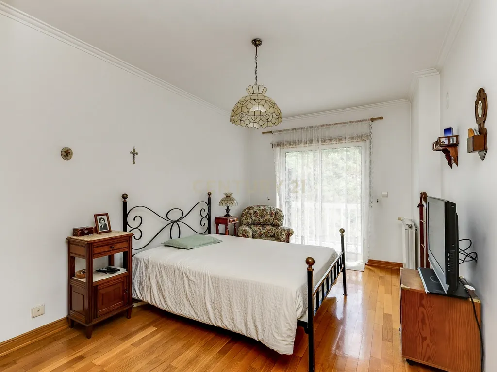 Apartamento T3 em Belas com 133m2 e box para uma viatura - Image 24