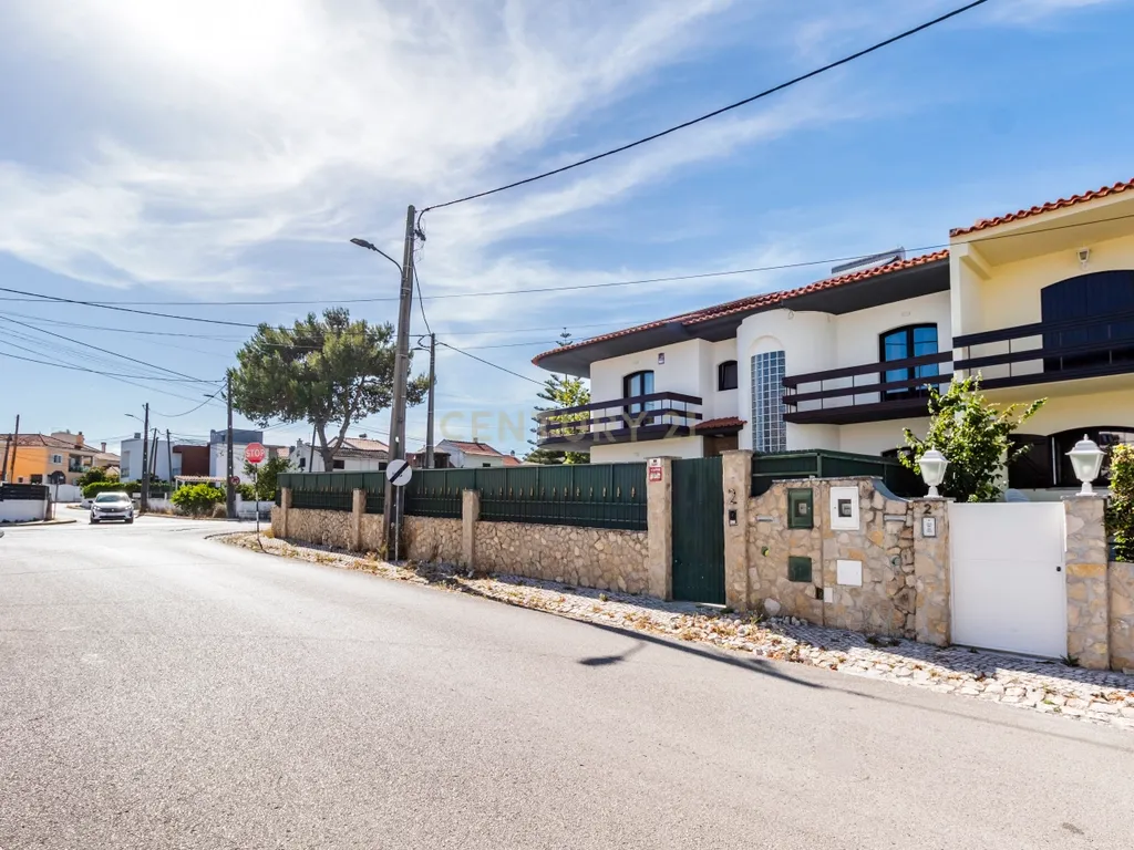 Moradia T4 como nova com piscina na Marisol em Lote de 500m² - Image 108