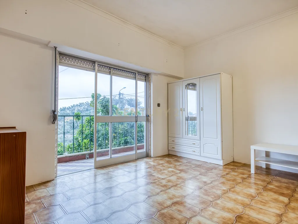 Moradia com elevado potencial de rentabilização em Camarões – Almargem do Bispo - Image 16