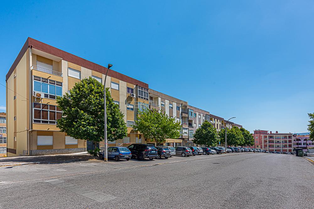 Apartamento T3 em bom estado de conservação com áreas generosas, S. Sebastião, Setúbal - Image 23