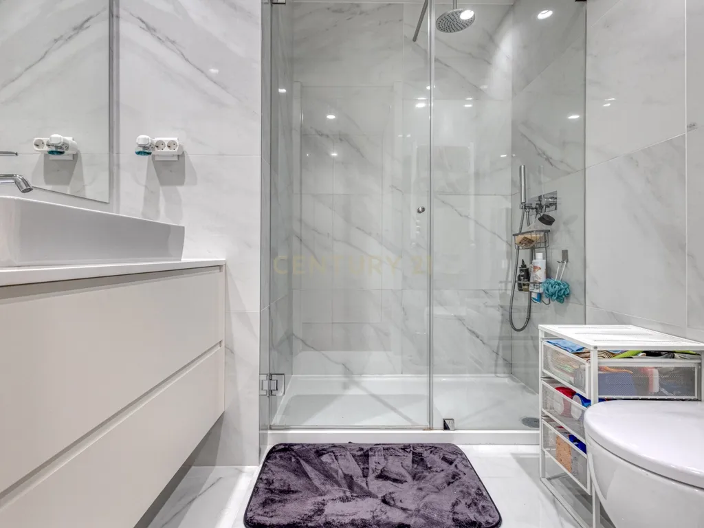 T2 Último Piso Semi-Novo com varanda na Madalena - Image 17