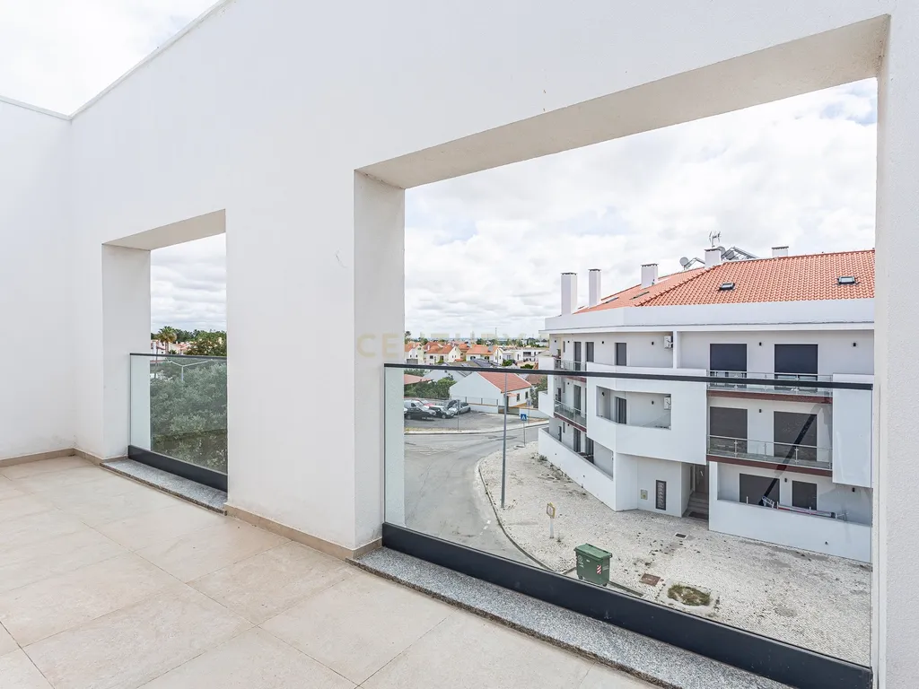 T0 Novo com Magnífico Terraço, Churrasqueira, Garagem e Arrecadação | Aires - Palmela - Image 18