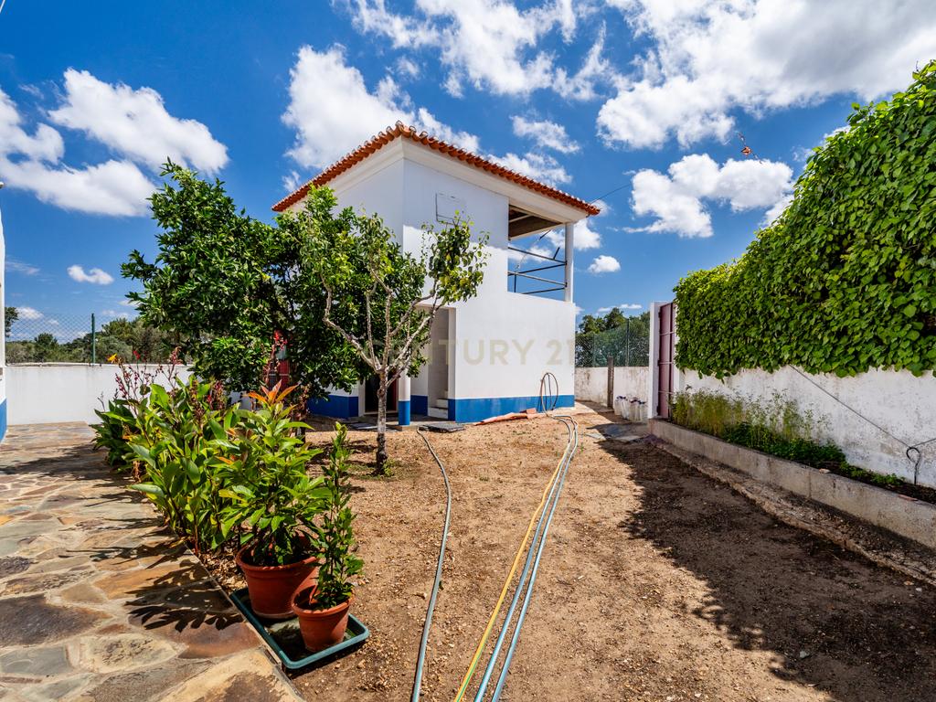 Moradia na Costa Alentejana de 4 Quartos e Arquitetura Tradicional com Piscina e Jardim – Odemira - Image 36