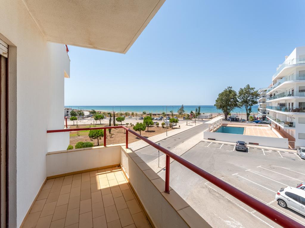 Apartamento T1 em Quarteira com Vista Mar e Perto da Praia - Image 18