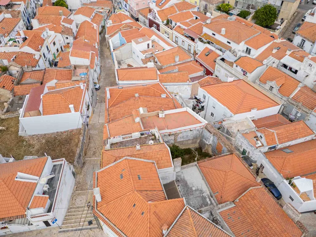 Moradia em ruinas no centro histórico de Palmela - Image 17