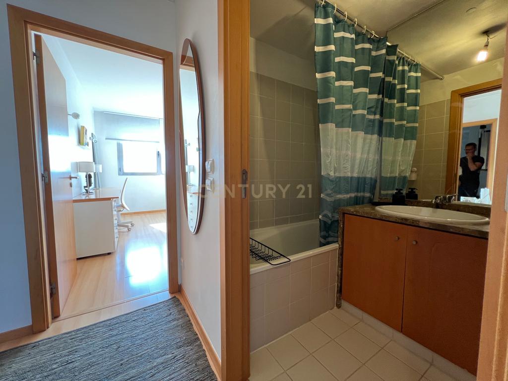 Apartamento T3 com vista desafogada e excelente luminosidade em Lumiar - Image 29
