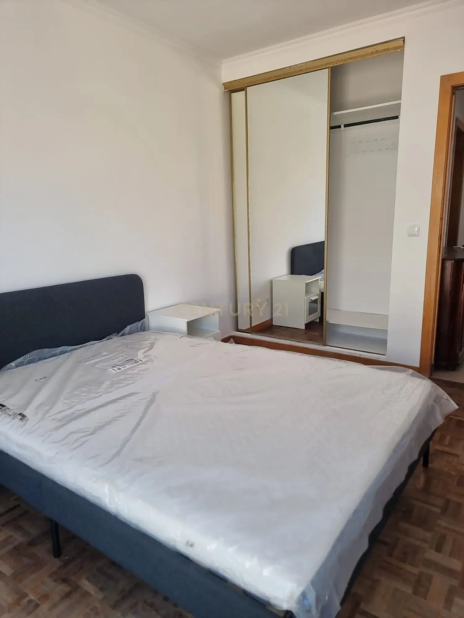 Fotografia 10 de Arrenda-se apartamento T2 para  2º Andar com Elevador em Peniche edifício Berlenga.  Se procura uma zona