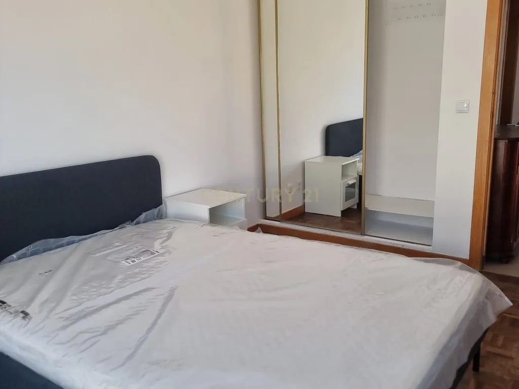 Arrenda-se apartamento T2 para 2º Andar com Elevador em Peniche edifício Berlenga. Se procura uma zona - Image 10