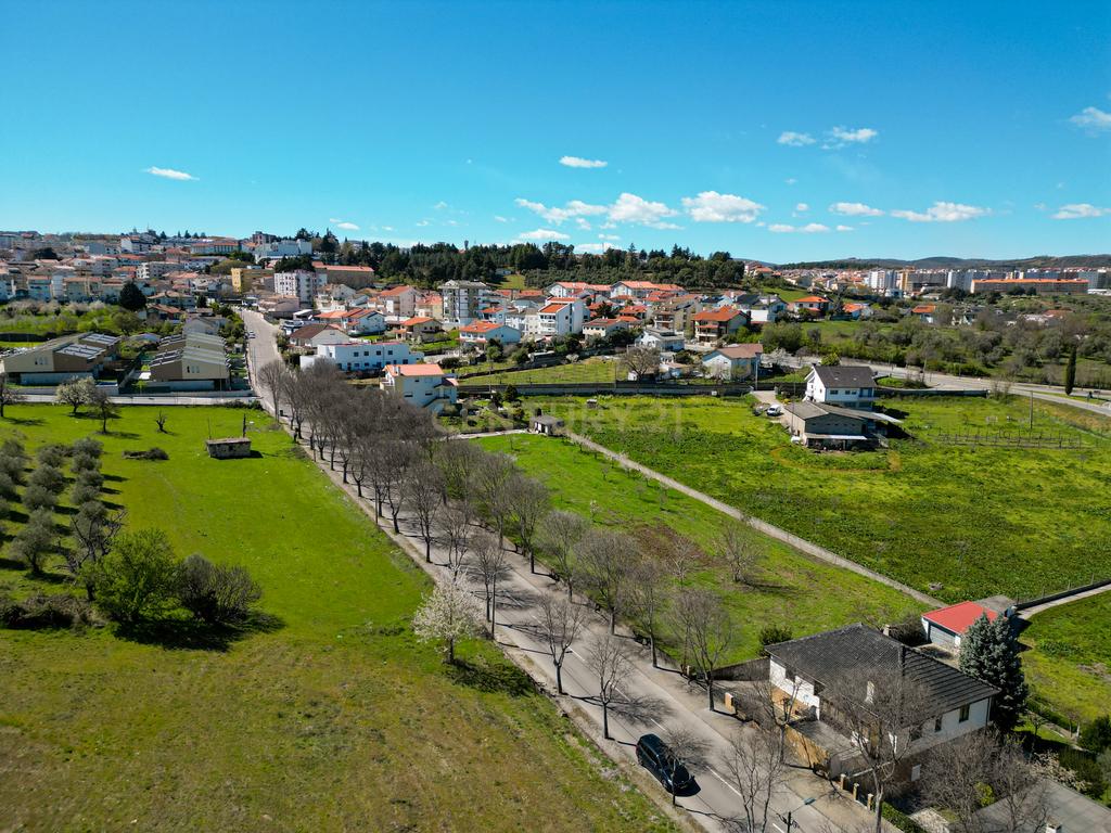 Moradia Bifamiliar + Anexo com #TERRENO -#CENTRO DE BRAGANÇA - Image 37