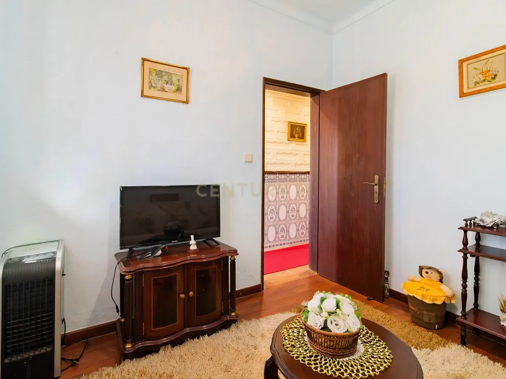 Moradia T3 com Quintal e Churrasqueira em Pombalinho, Santarém - Image 9
