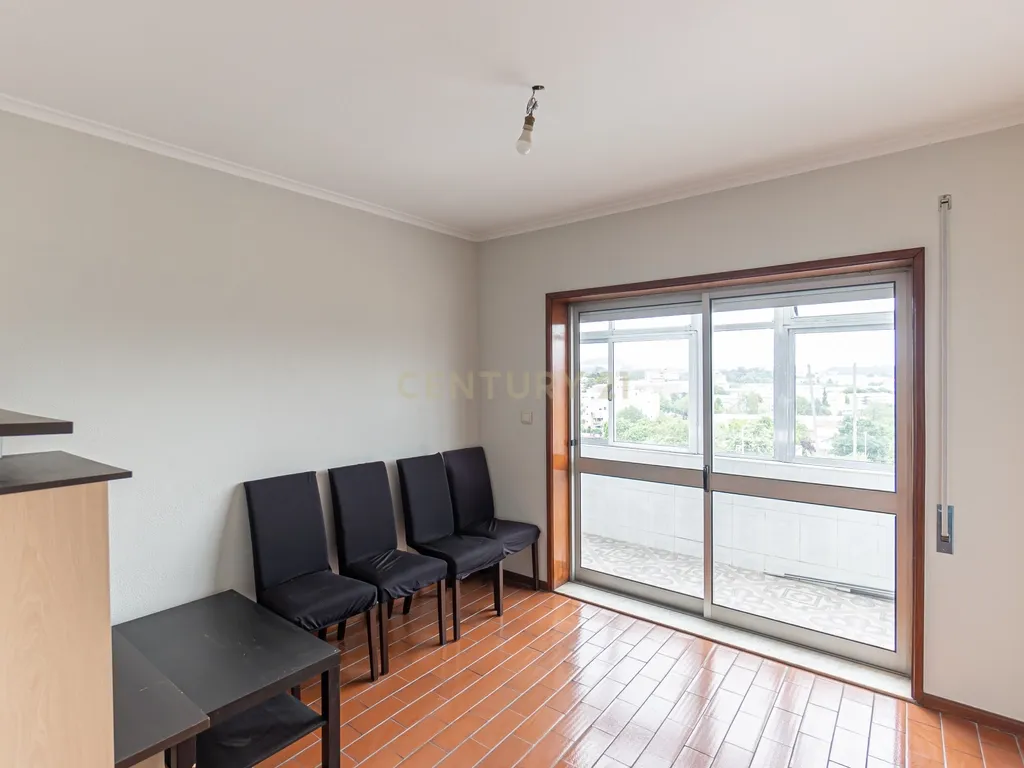T2 Renovado com Vista Cidade – Rua de São Roque da Lameira, Campanhã - Image 7