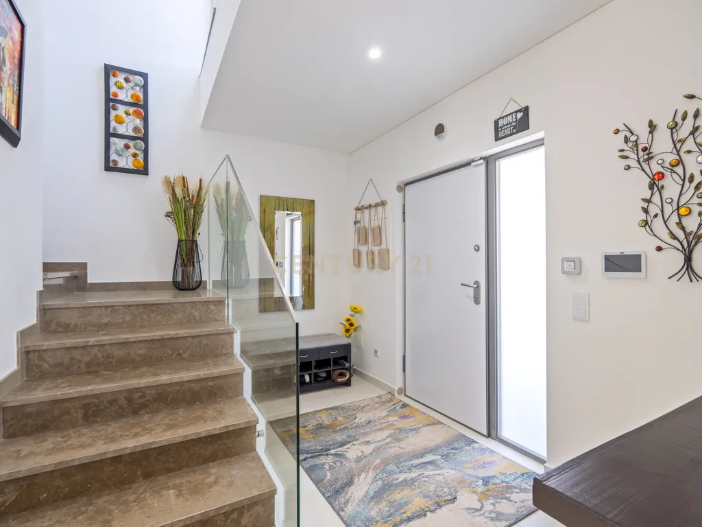 Moradia T3 + 1 Moderna com Piscina e Acabamentos de Luxo – Algoz - Image 6