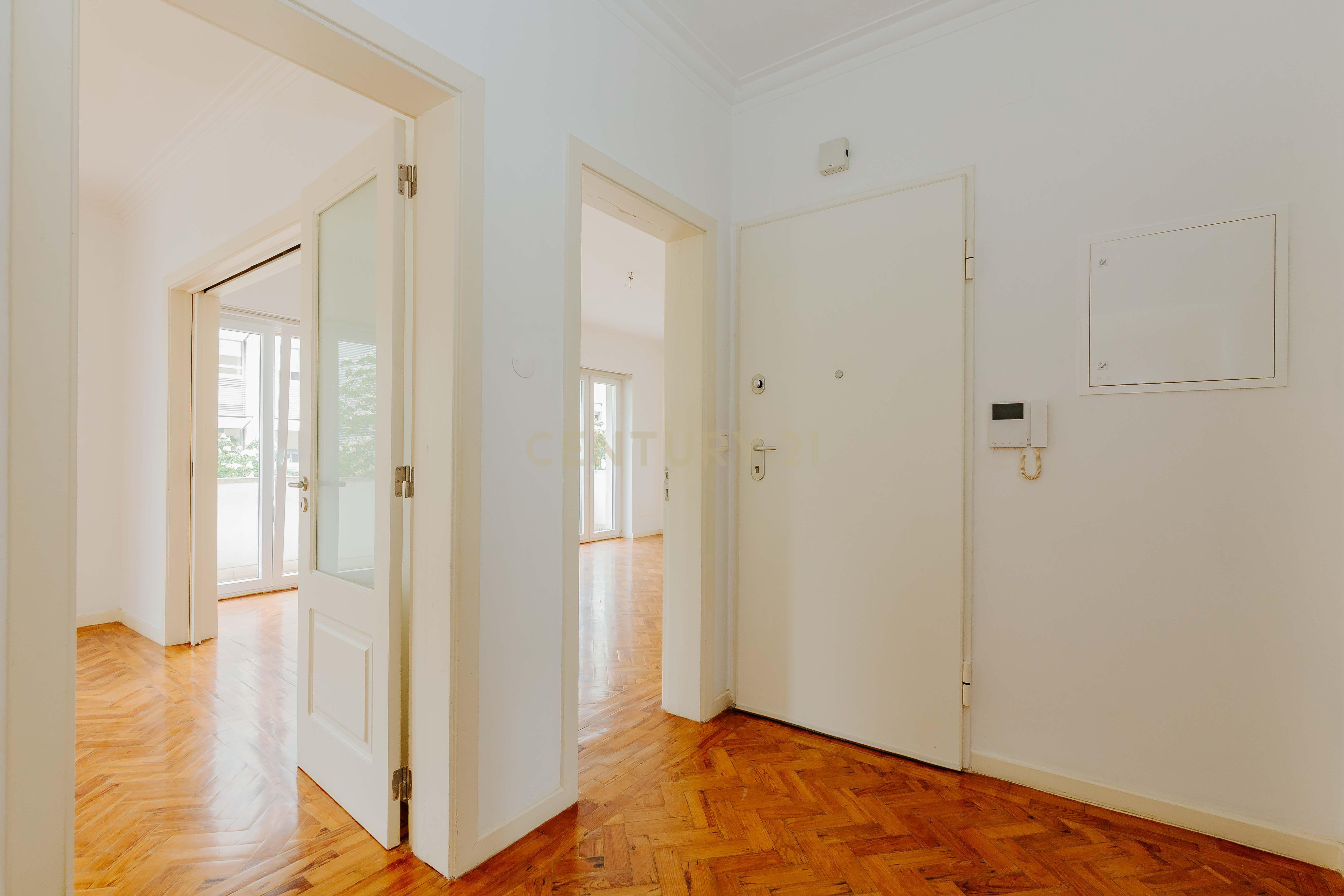 APARTAMENTO T5 REMODELADO SALDANHA LISBOA - Image 9