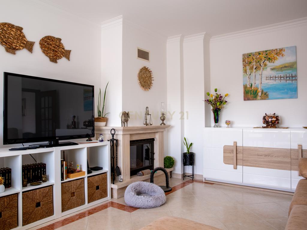 Vende-se T2 S.Marcos c/ arrecadação e vista panorâmica - Image 6