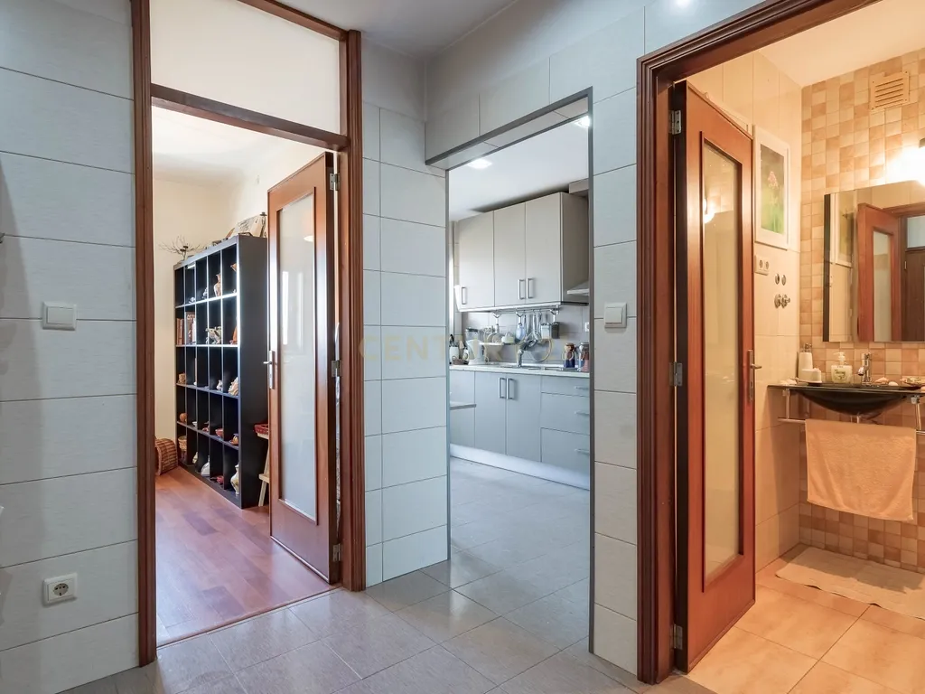 Apartamento T4 com Elevador e Vistas Deslumbrantes em Matosinhos Sul - Image 18