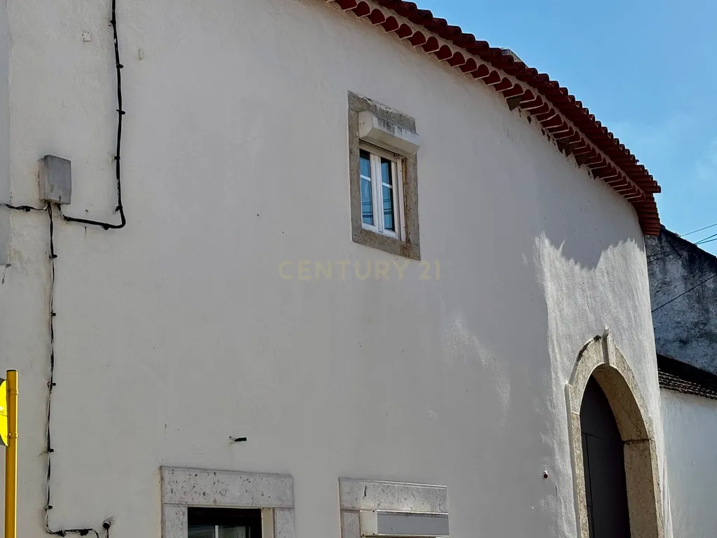 Moradia com T1+T2 Arrendados: Oportunidade no Gradil - Image 8