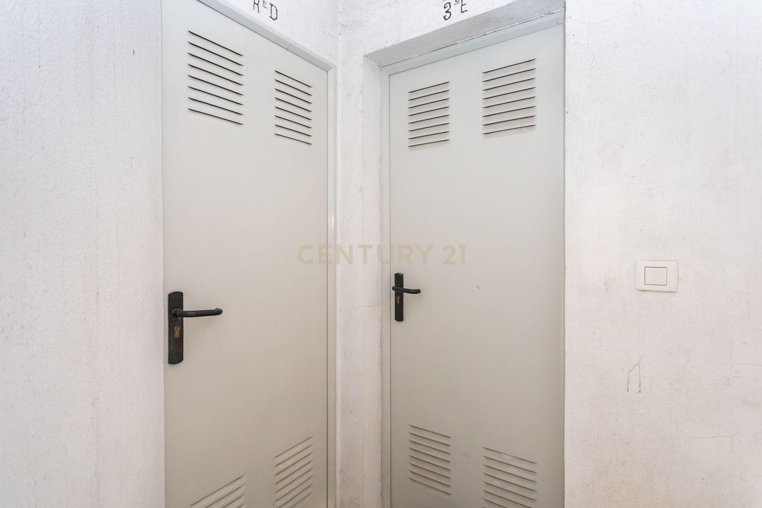 Apartamento T4 c/Arrecadação - Torre da Marinha - Image 32