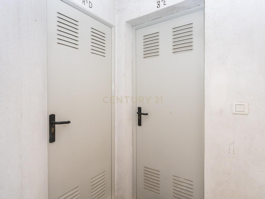 Apartamento T4 c/Arrecadação - Torre da Marinha - Image 32