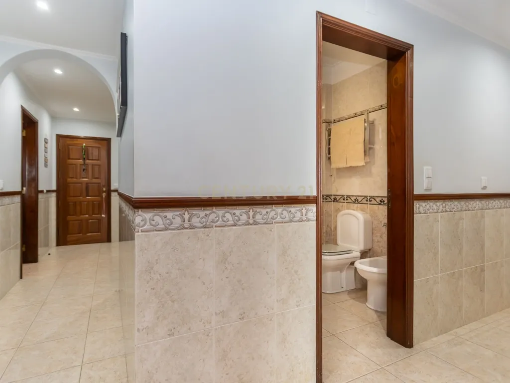 Apartamento T3 com Garagem e Arrecadação em Alhos Vedros - Image 17