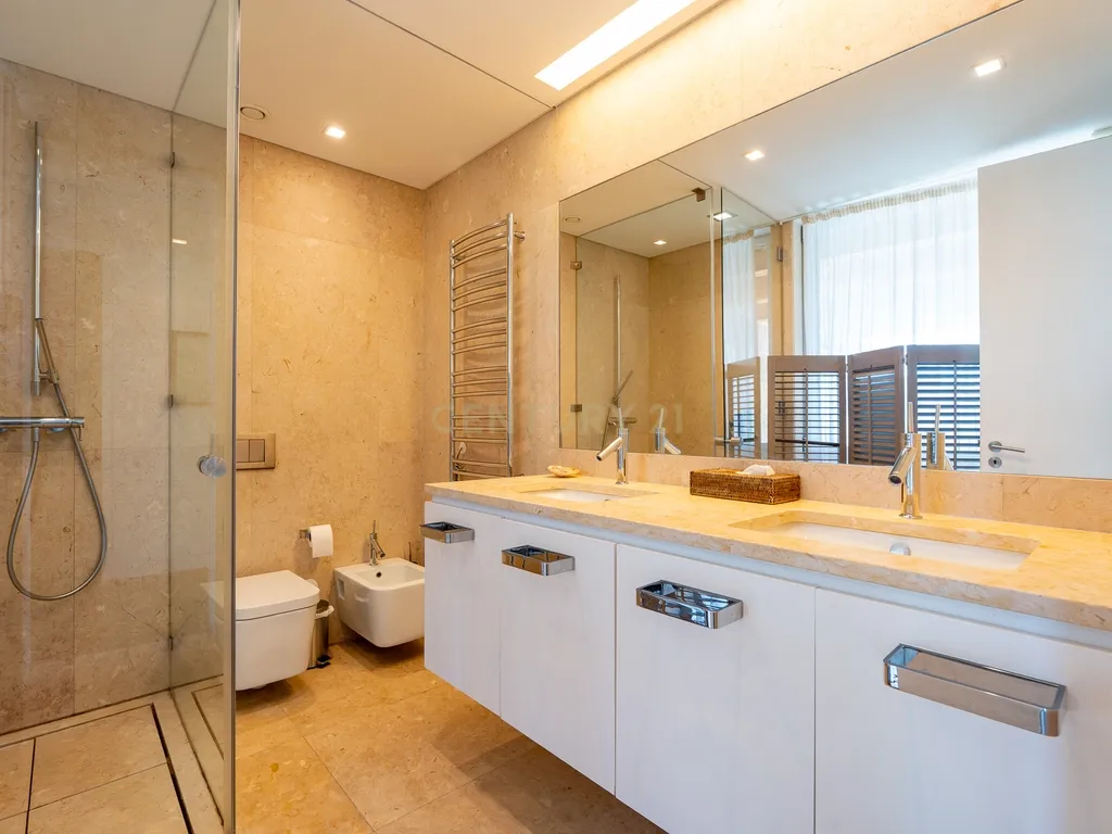 Moradia Exclusiva em Primeira Linha de Mar com Piscina Infinita / Tróia-Carvalhal - Image 47