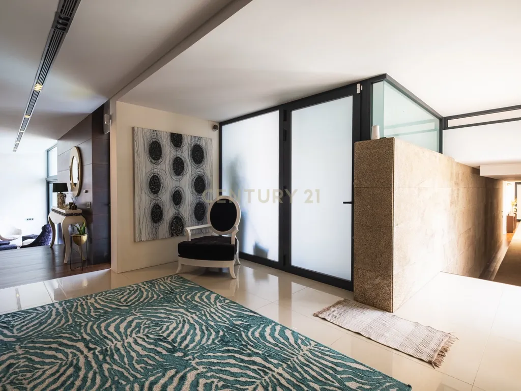 Luxuosa Moradia T4 com Piscina e Vista Panorâmica em Lousada - Image 6