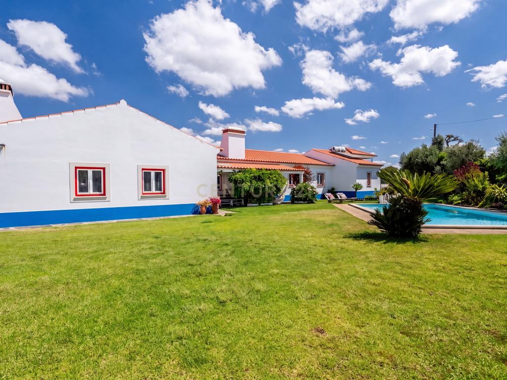 Moradia na Costa Alentejana de 4 Quartos e Arquitetura Tradicional com Piscina e Jardim – Odemira - Image 33