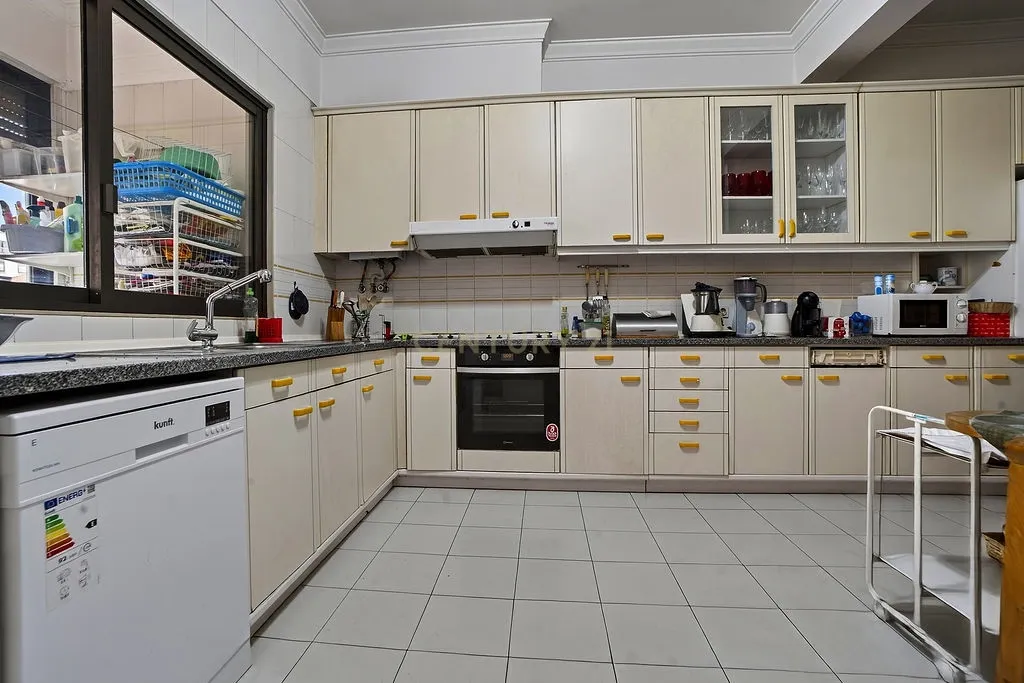 Apartamento Moderno em Campo Grande, Lisboa - 4 Quartos e Vista Panorâmica - Image 31