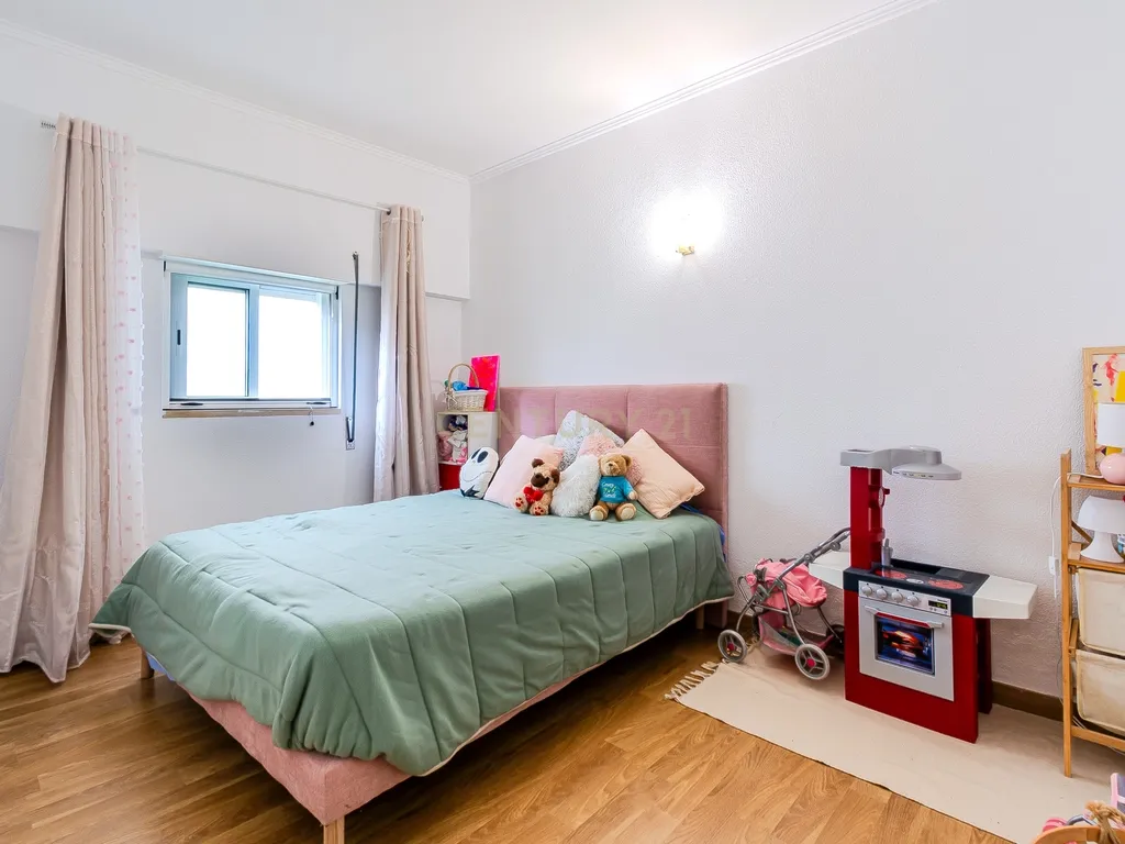 Apartamento T1+2 com Terraço Amplo em Albufeira - Image 27