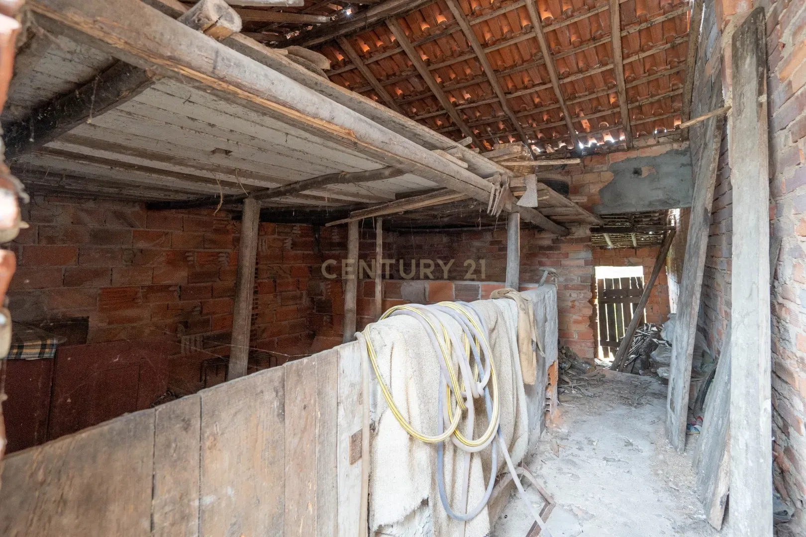 Fotografia 12 de Oportunidade em Lousã: Casa para Recuperar com 3 Quartos