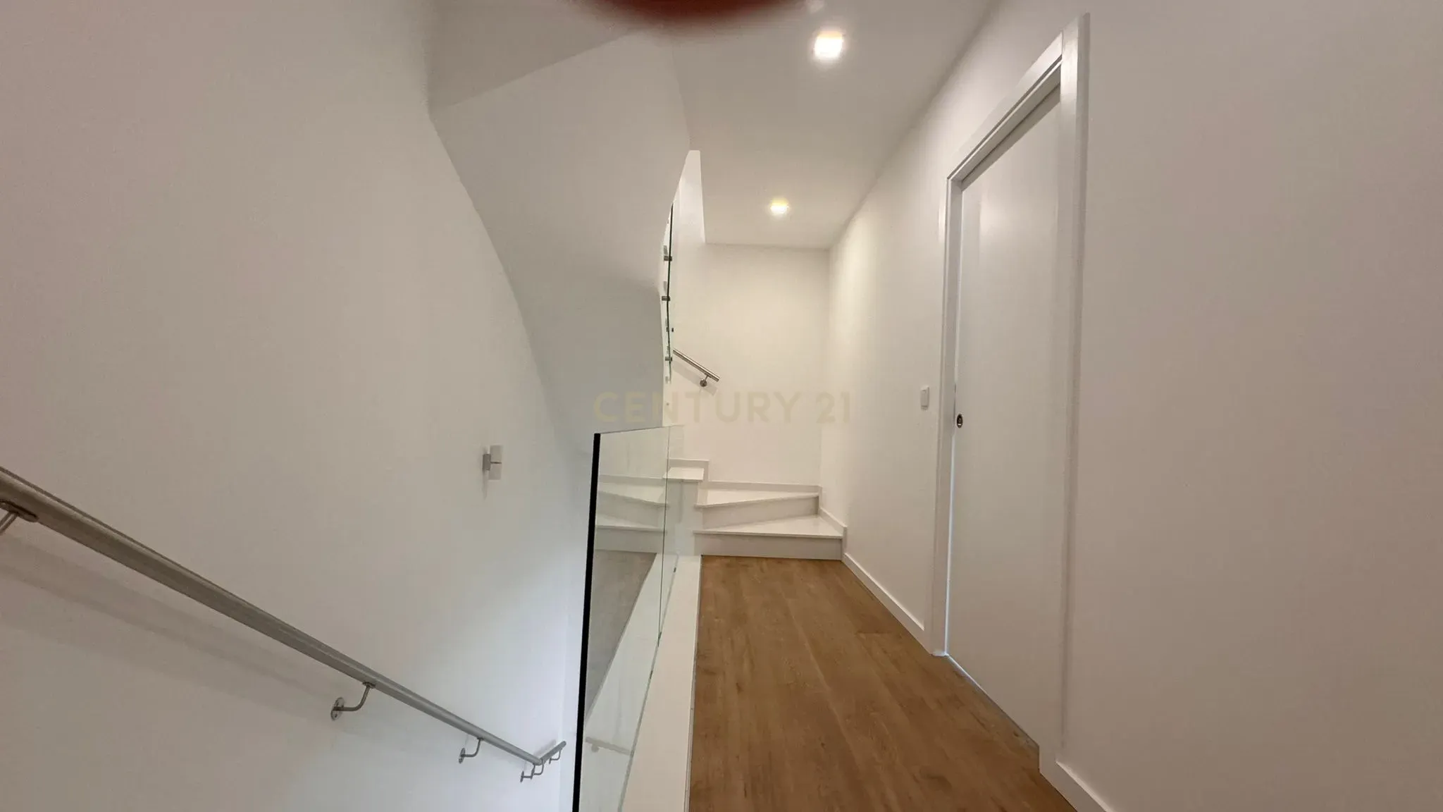 Moradia T2 TOTALMENTE REMODELADA com Vista Mar em Ribamar junto à Praia dos Coxos (ERICEIRA) Uma Oportunidade Única! - Image 9