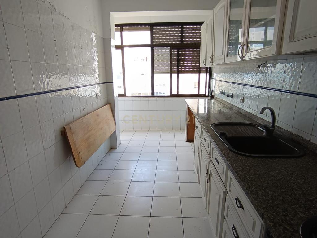 Apartamento de 4 Assoalhadas - Cova da Piedade - União Piedense - Image 1