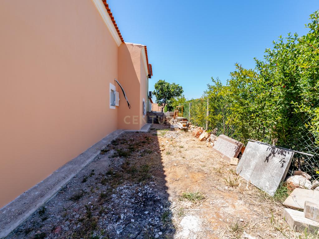 Personalize a Sua Casa – Moradia Terrea T2+2 em Fase de Acabamentos com 500m² de Terreno - Image 3