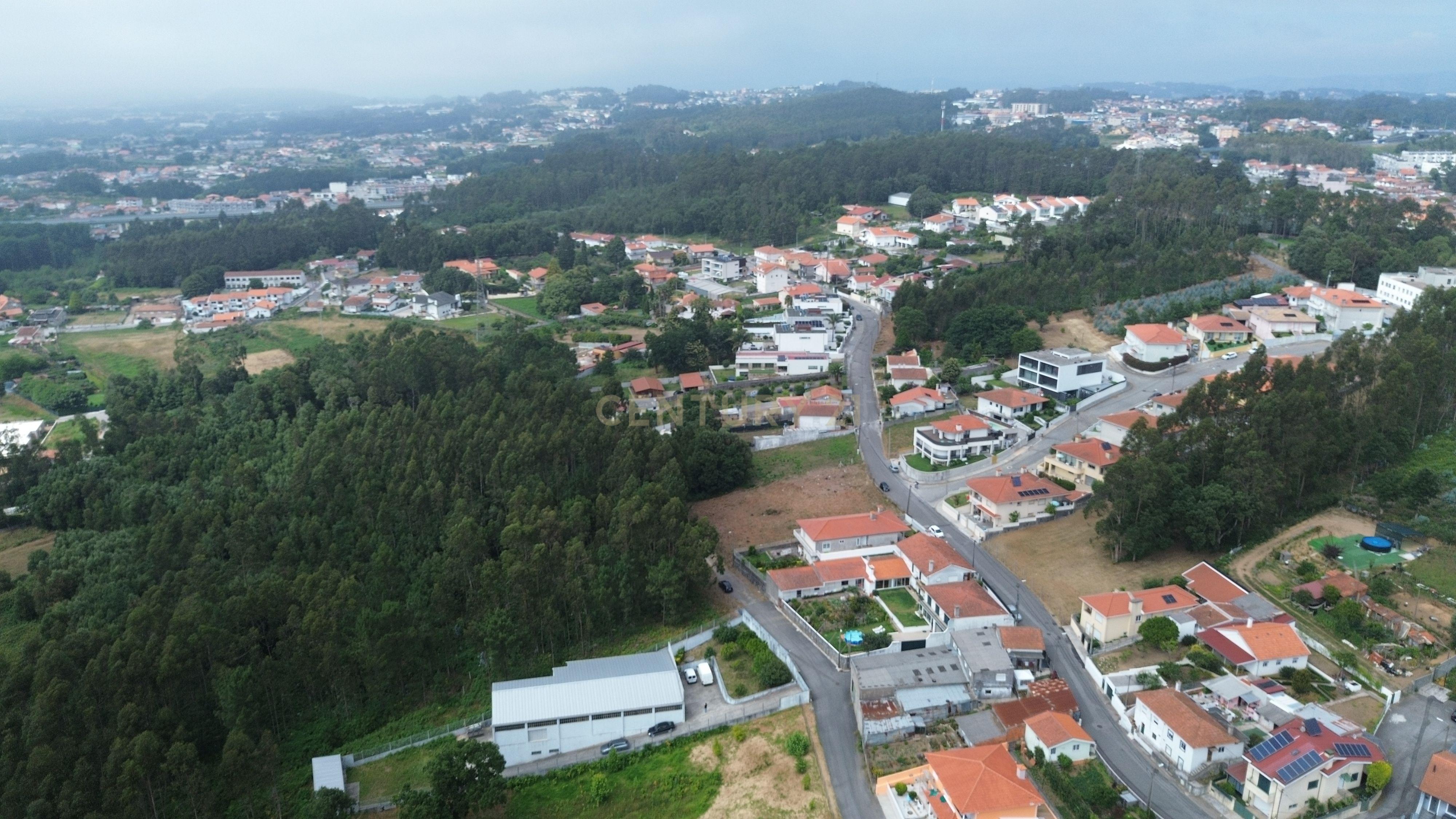 Fotografia 7 de Terreno para Construção de 3 Moradias Geminadas com Projeto Aprovado | Vista Mar